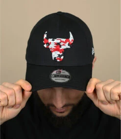 NEW ERA Casquette Wild Camo 940 Bulls Balck Red