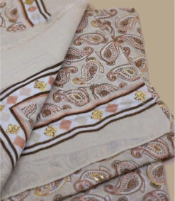 Foulard Imprimé Paisley Beige -Mode Chapeaux Magasin foulard imprime paisley beige 2