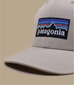 Patagonia P6 Logo Trucker Oar Tan -Mode Chapeaux Magasin p6 logo trucker oar tan 2