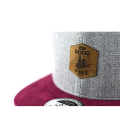 Snapback Good Vibes Grey Burgundy -Mode Chapeaux Magasin snapback good vibes grey burgundysnapback20good20vibes20grise