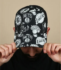 NEW ERA Trucker AOP NBA