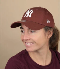 NEW ERA Wmn League Ess 9Forty NY Walnut Brown